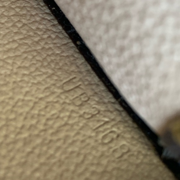 Toiletries 19 W/ Crossbody Conversion Insert - Picture 14 of 15